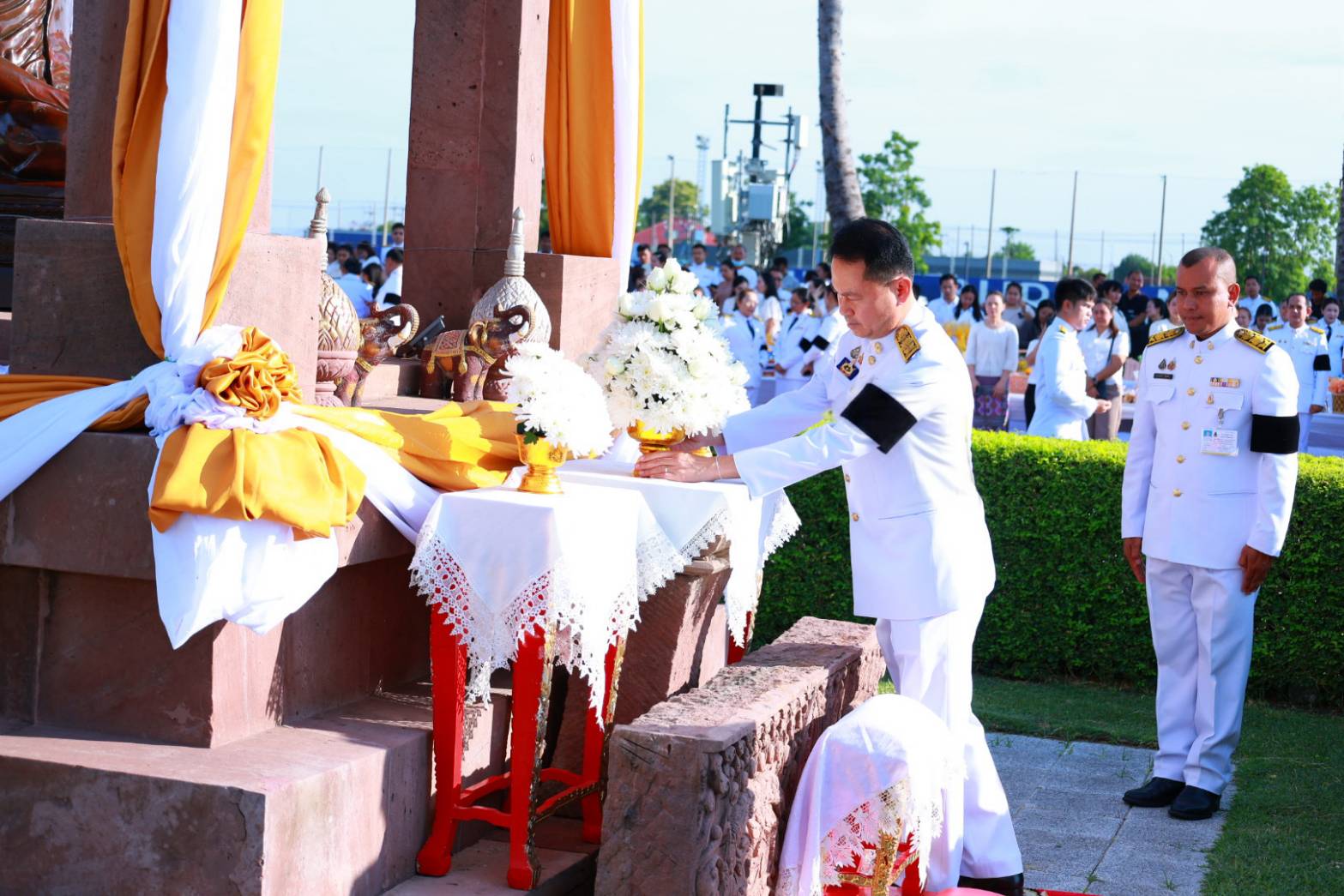 title - วันเสาร์ที่ 30 พฤษภาคม 2569 นายประเสริฐ กาญจนเกียรติกุล ปฏิรูปที่ดินจังหวัดบุรีรัมย์ มอบหมายให้เจ้าหน้าที่กลุ่มยุทธศาสตร์และการปฏิรูปที่ดิน ส.ป.ก.บุรีรัมย์ ร่วมพิธีสวดพระพุทธมนต์ พิธีทำบุญตักบาตรถวายพระราชกุศล พิธีวางพวงมาลาและถวายราชสดุดี เนื่องในรัฐพิธีวันที่ระลึก พระบาทสมเด็จพระปกเกล้าเจ้าอยู่หัว จังหวัดบุรีรัมย์